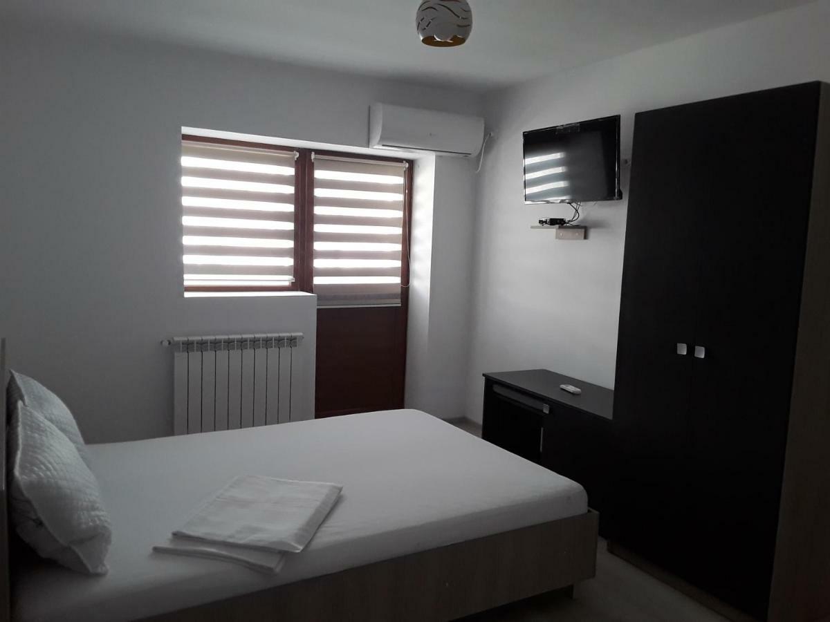 Camere De Inchiriat Central La Calciu 마흐무디아 외부 사진