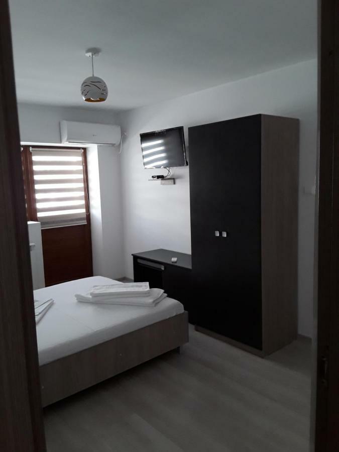Camere De Inchiriat Central La Calciu 마흐무디아 외부 사진